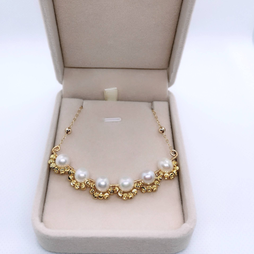 Smile pearl necklace
