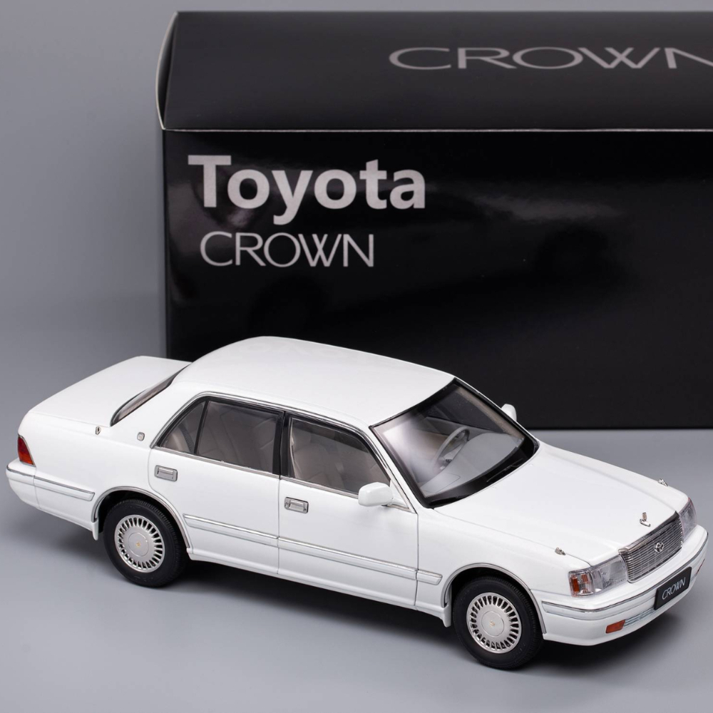 KENGFAI 1:18 Toyota Crown 155 Alloy Full Open Model White or Black