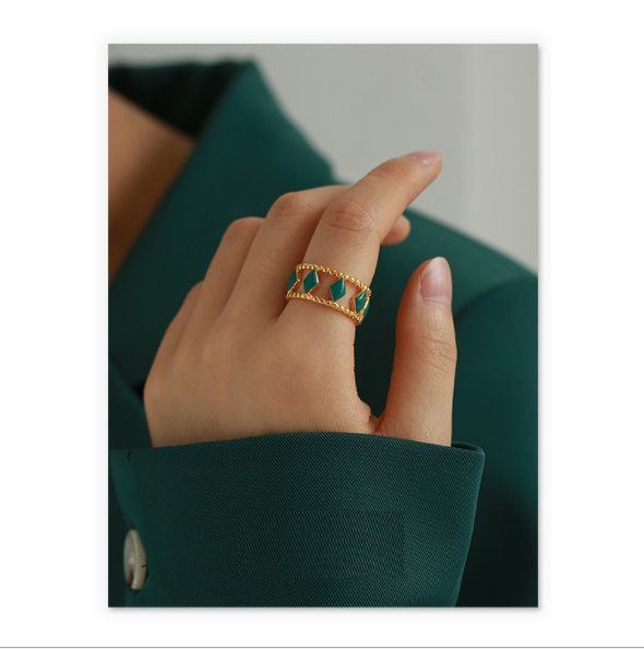 M&W French retro light luxury temperament wild ring ins high design sense net celebrity open bracelet ring female tide